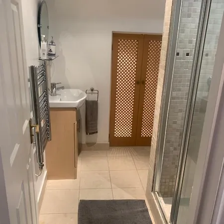 Cozy 1 Bedroom Basement Flat Londres Extérieur photo