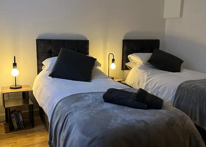 Cozy 1 Bedroom Basement Flat